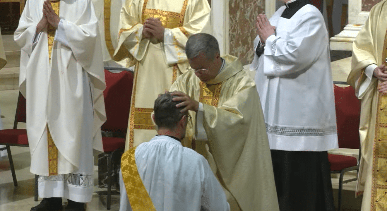 Ordination presbytérale de François Roy : une vocation qui porte du fruit au service de l’Église